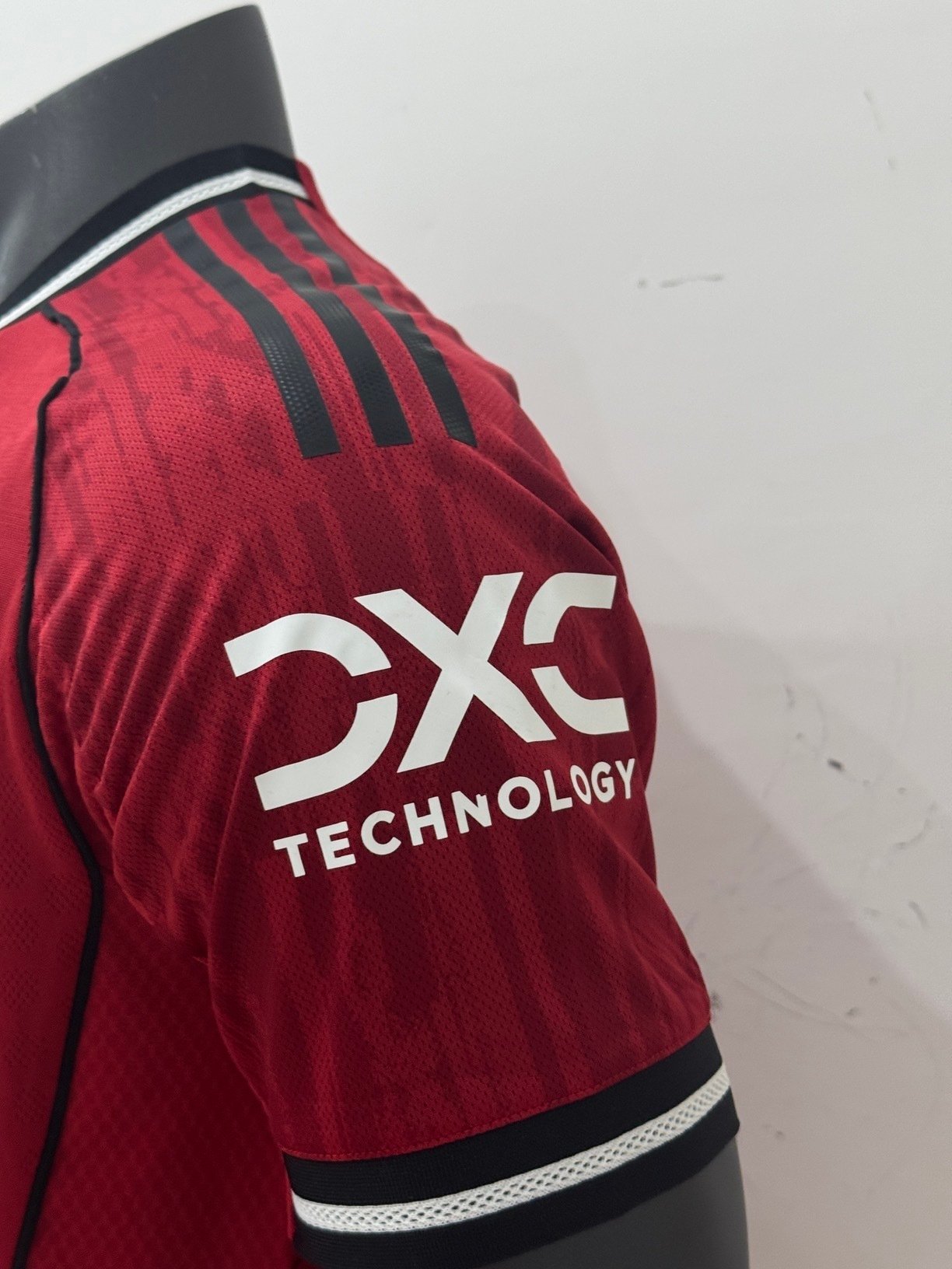 Manchester United 25/26 Home Jersey – Player Version (Half Sleeve) - Image 3