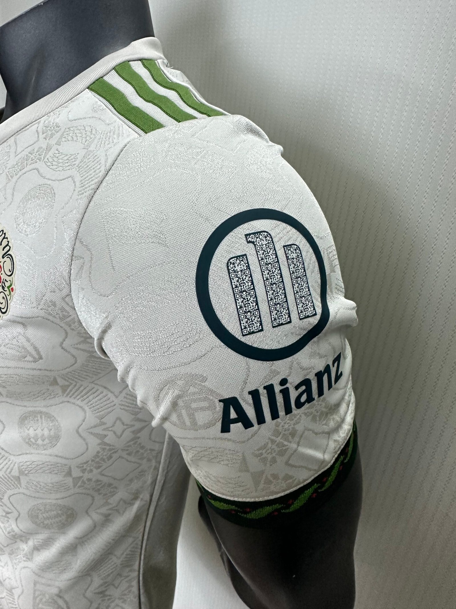 Bayern 25/26 Special Edition OktoberFest Kit– Player Version (Half Sleeve) - Image 3