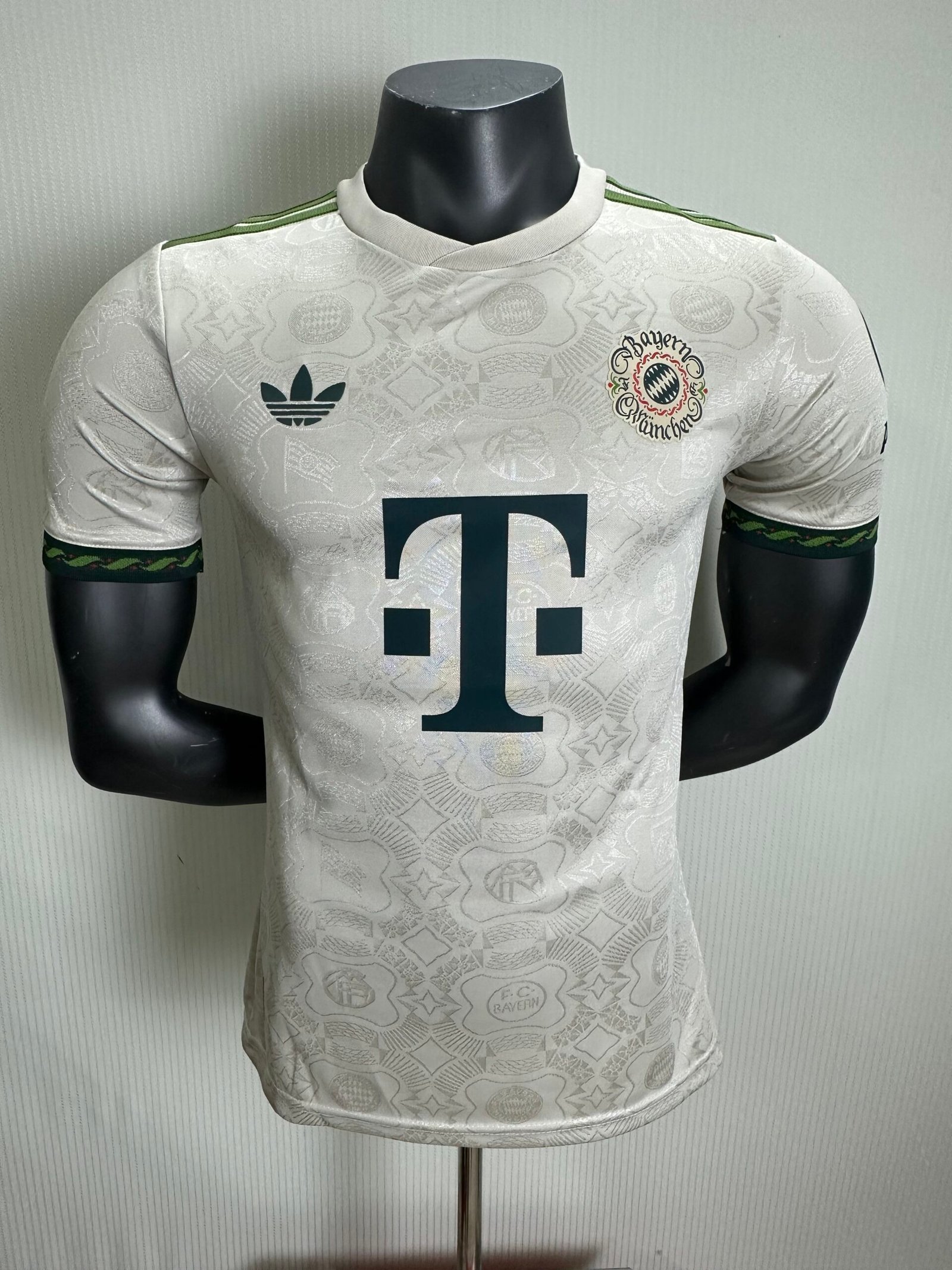 Bayern 25/26 Special Edition OktoberFest Kit– Player Version (Half Sleeve)