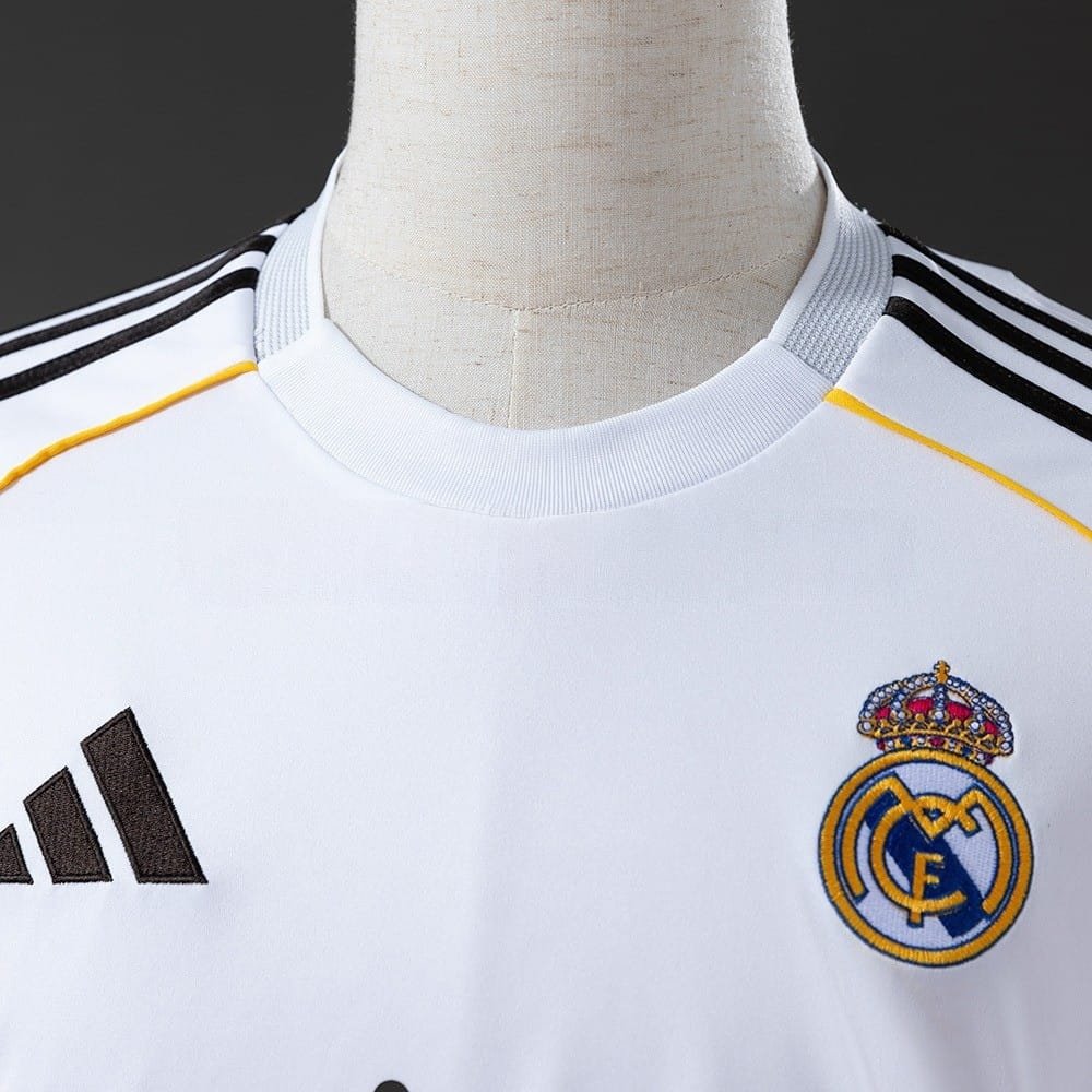 Real Madrid 25/26 Home Jersey – Fan Version (Half Sleeve) - Image 4