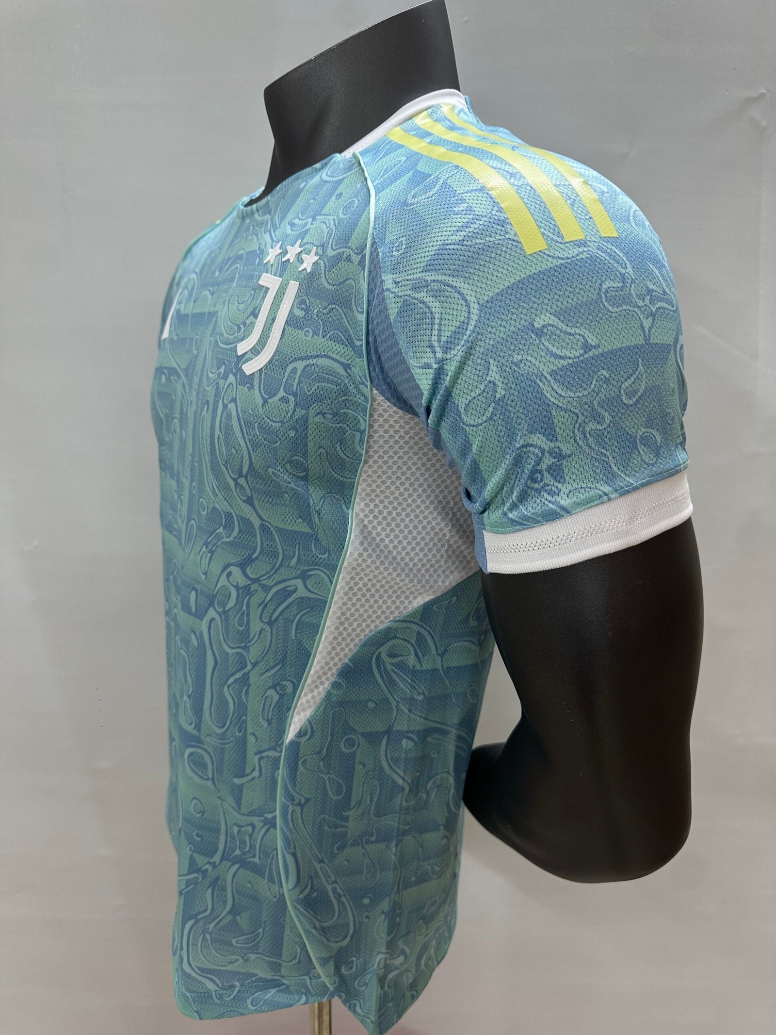 Juventus 25/26 Away Jersey – Player Version (Half Sleeve) - Image 4