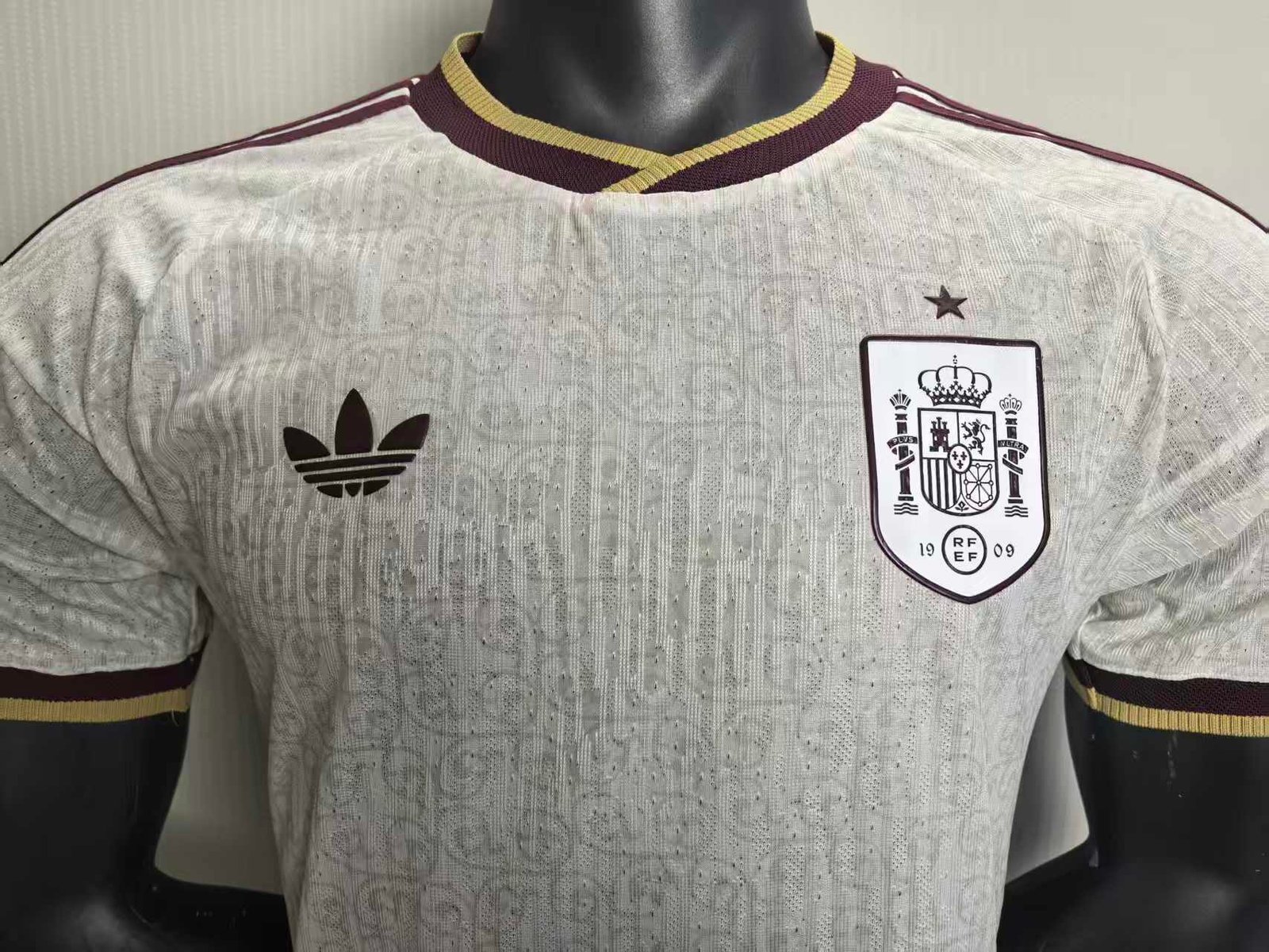 Spain 2026 World Cup Away Jersey – Player Version (Half Sleeve) - Image 5